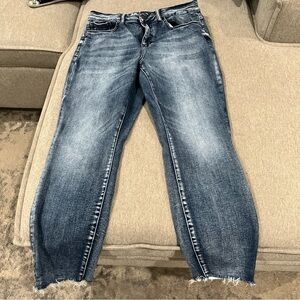 Judy Blue Distressed Straight Leg Jeans/relaxed fit